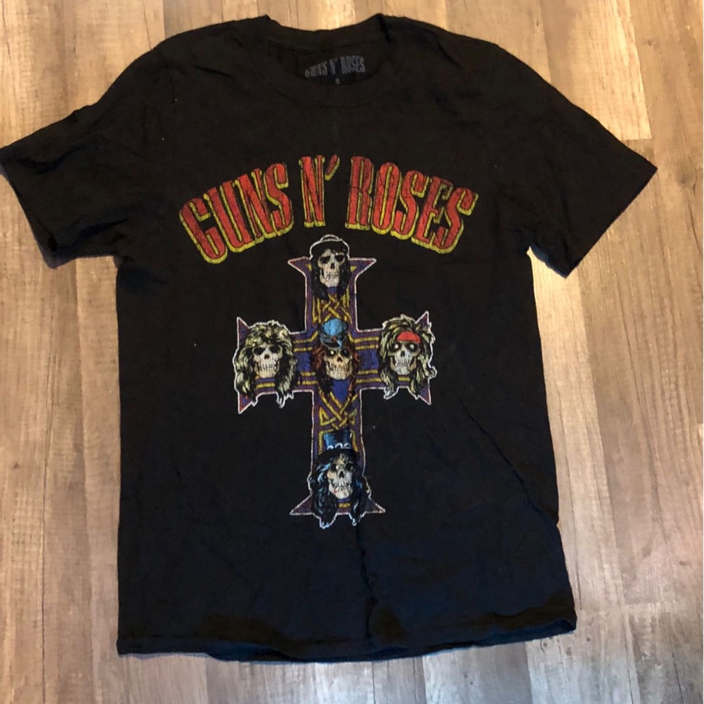 Black guns and roses shirt